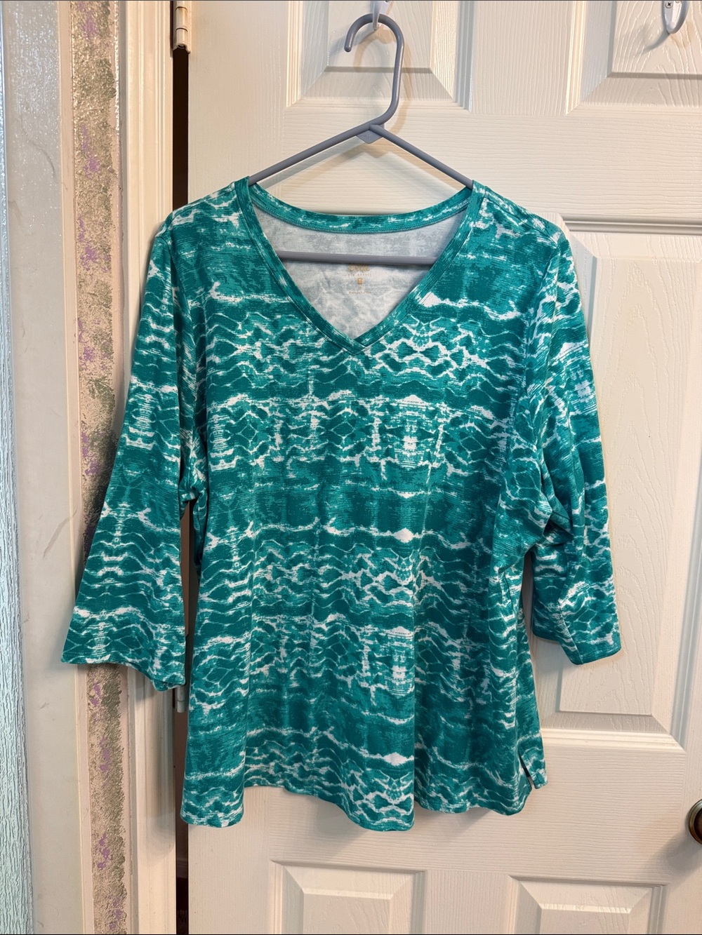 Belle by Kim Gravel Teal Patterned V-Neck Long Sleeve Top